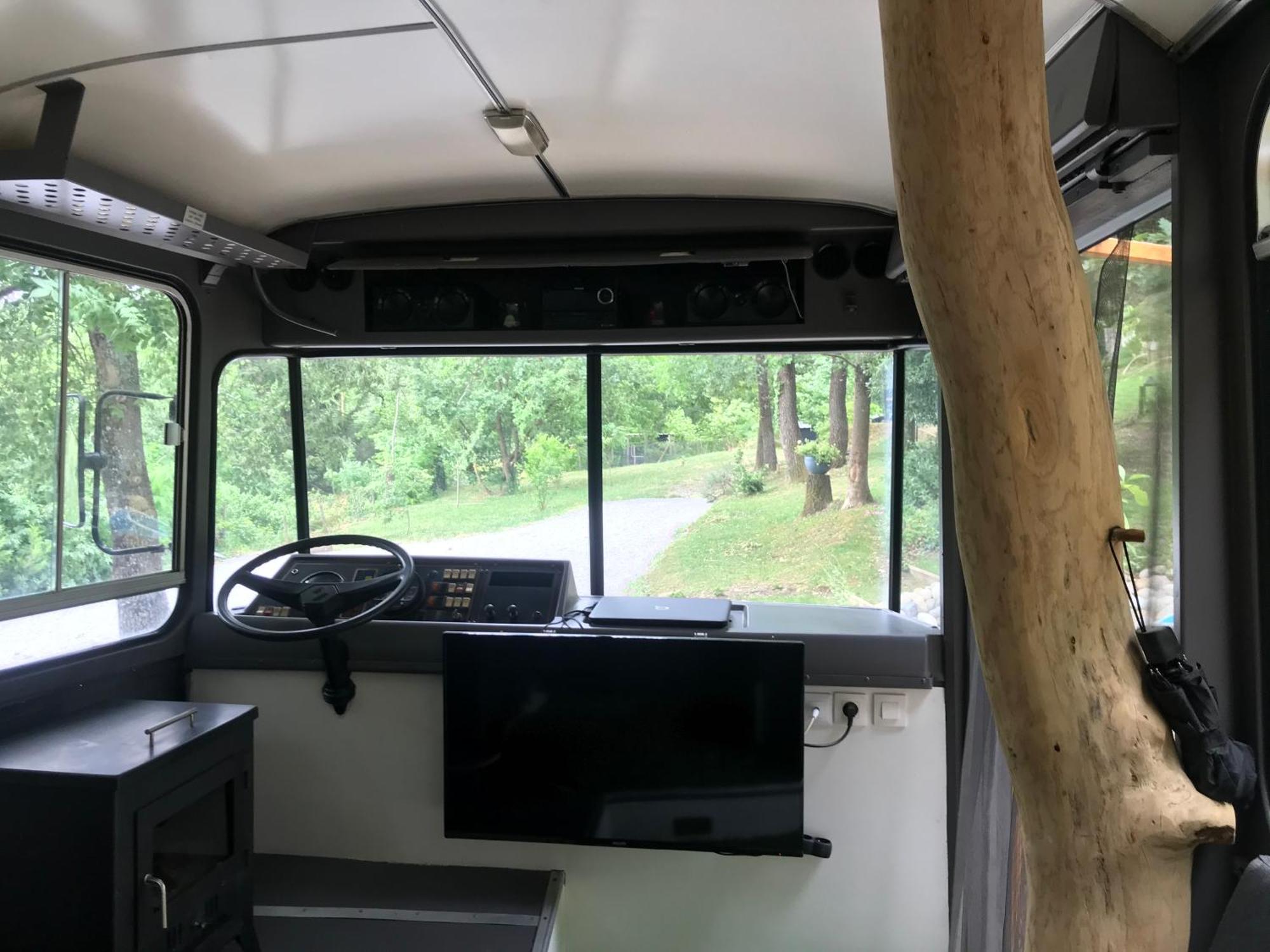 Bus Atypique Au Bord Du Canal Du Midi Et Au Coeur D'Une Foret 2 Chambres Villepinte  外观 照片