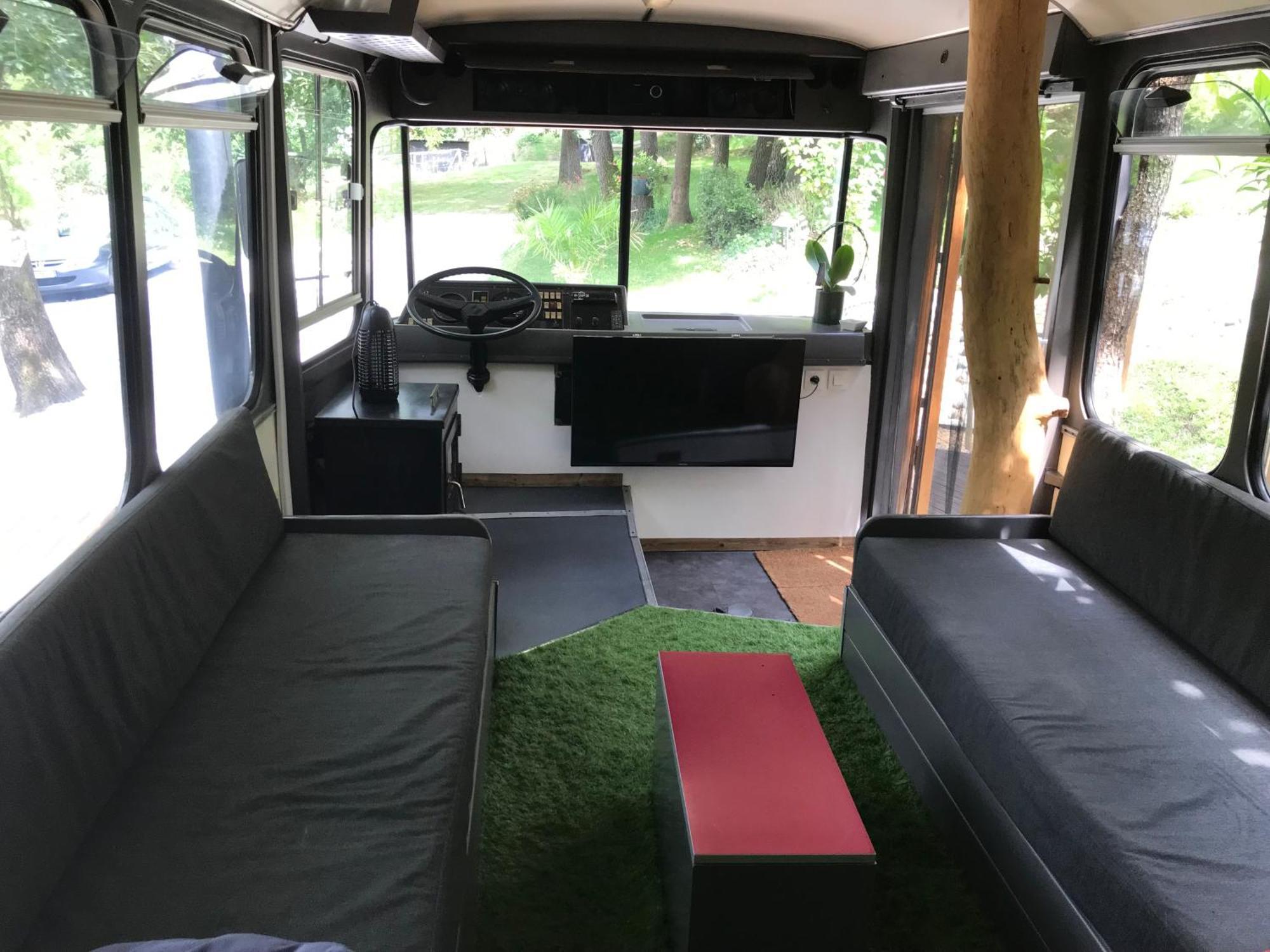 Bus Atypique Au Bord Du Canal Du Midi Et Au Coeur D'Une Foret 2 Chambres Villepinte  外观 照片