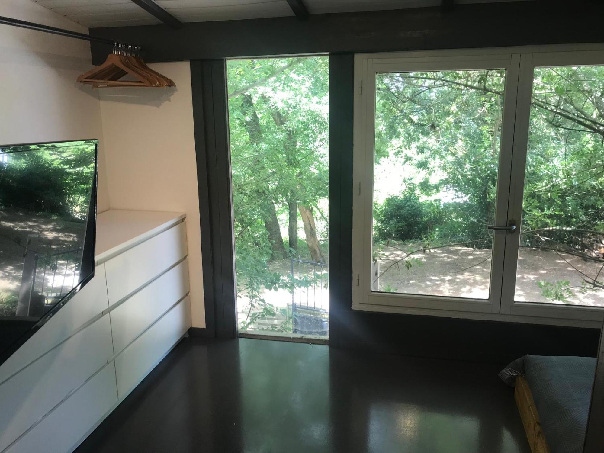 Bus Atypique Au Bord Du Canal Du Midi Et Au Coeur D'Une Foret 2 Chambres Villepinte  外观 照片