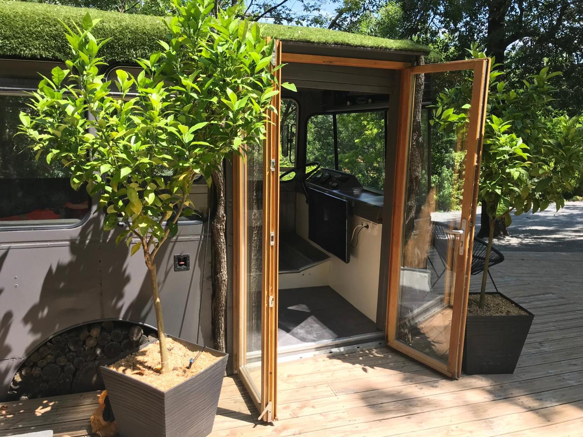 Bus Atypique Au Bord Du Canal Du Midi Et Au Coeur D'Une Foret 2 Chambres Villepinte  外观 照片