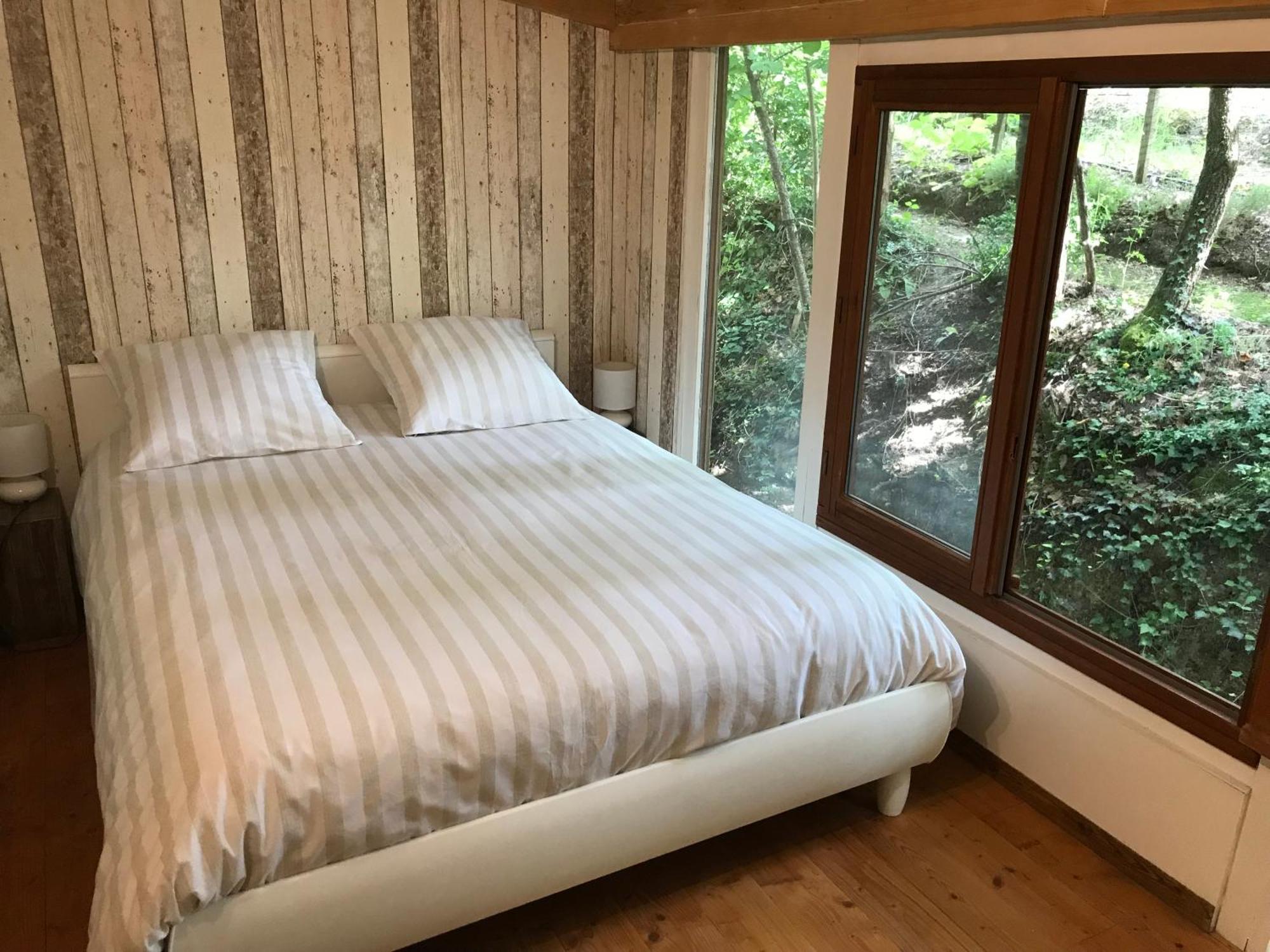 Bus Atypique Au Bord Du Canal Du Midi Et Au Coeur D'Une Foret 2 Chambres Villepinte  外观 照片