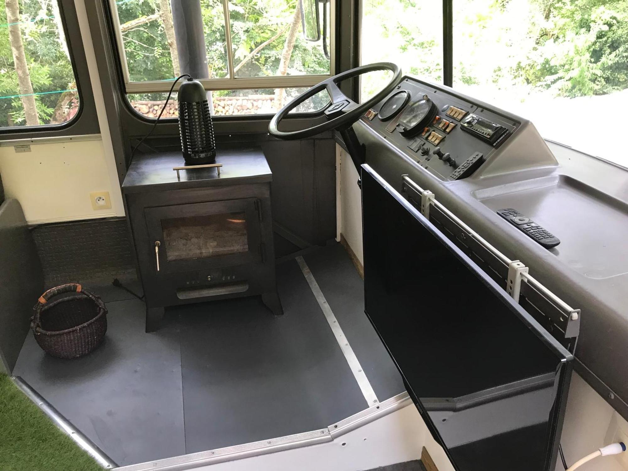 Bus Atypique Au Bord Du Canal Du Midi Et Au Coeur D'Une Foret 2 Chambres Villepinte  外观 照片